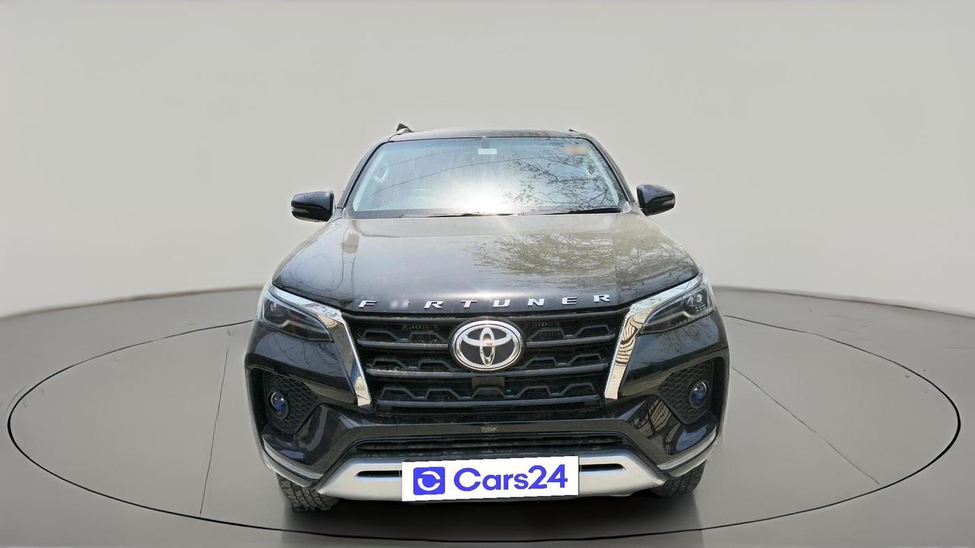 2024 Toyota Fortuner 4X2 MT 2.8 DIESEL, Diesel, Manual, 45,852 km, exterior