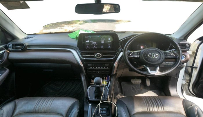 2022 Toyota URBAN CRUISER HYRYDER V HYBRID, Hybrid, Automatic, 1,07,485 km, interior