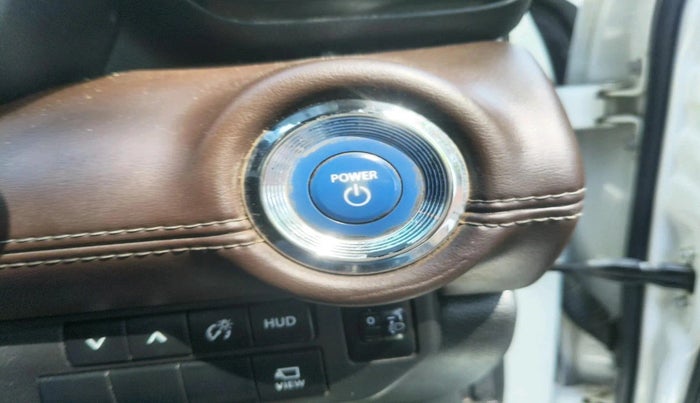 2022 Toyota URBAN CRUISER HYRYDER V HYBRID, Hybrid, Automatic, 1,07,485 km, interior