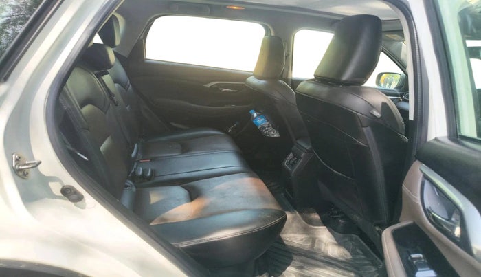 2022 Toyota URBAN CRUISER HYRYDER V HYBRID, Hybrid, Automatic, 1,07,485 km, interior