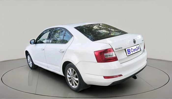 2015 Skoda Octavia ELEGANCE 2.0 TDI AT, Diesel, Automatic, 1,61,887 km, exterior