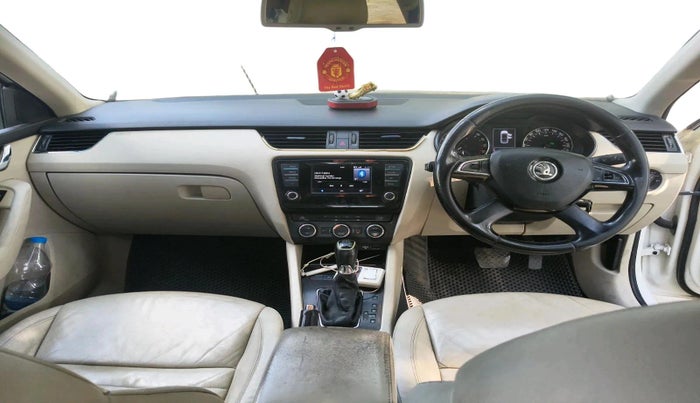 2015 Skoda Octavia ELEGANCE 2.0 TDI AT, Diesel, Automatic, 1,61,887 km, interior