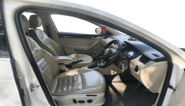 2015 Skoda Octavia ELEGANCE 2.0 TDI AT, Diesel, Automatic, 1,61,887 km, interior