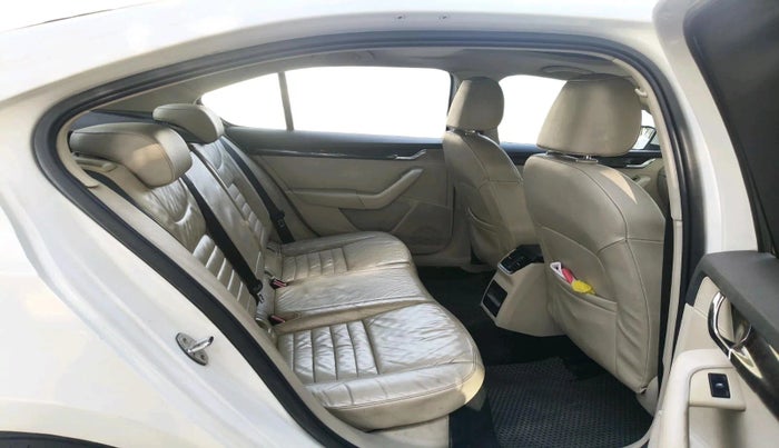 2015 Skoda Octavia ELEGANCE 2.0 TDI AT, Diesel, Automatic, 1,61,887 km, interior