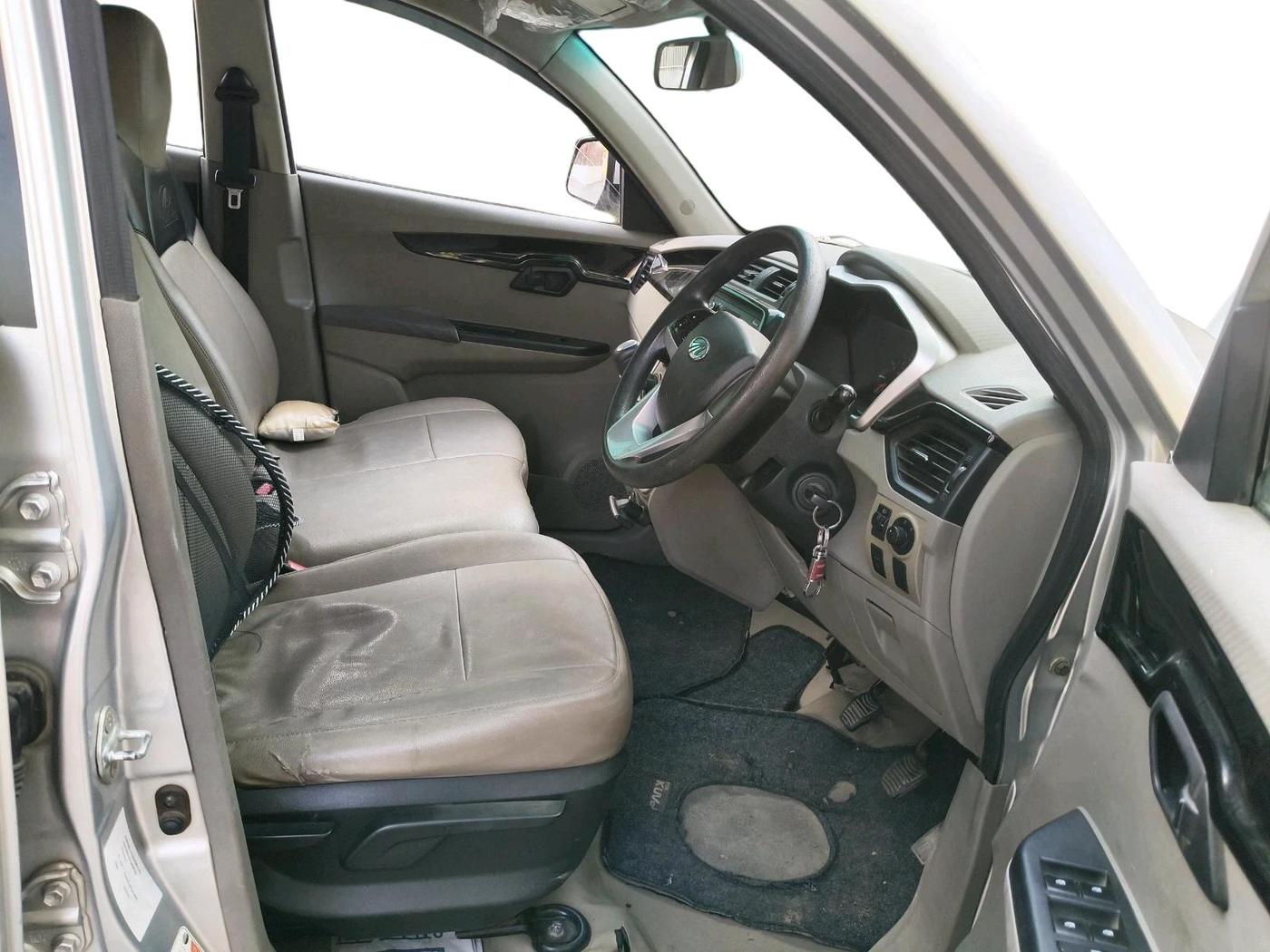 2016 Mahindra Kuv100 K6 PLUS D 6 STR, Diesel, Manual, 96,573 km, interior