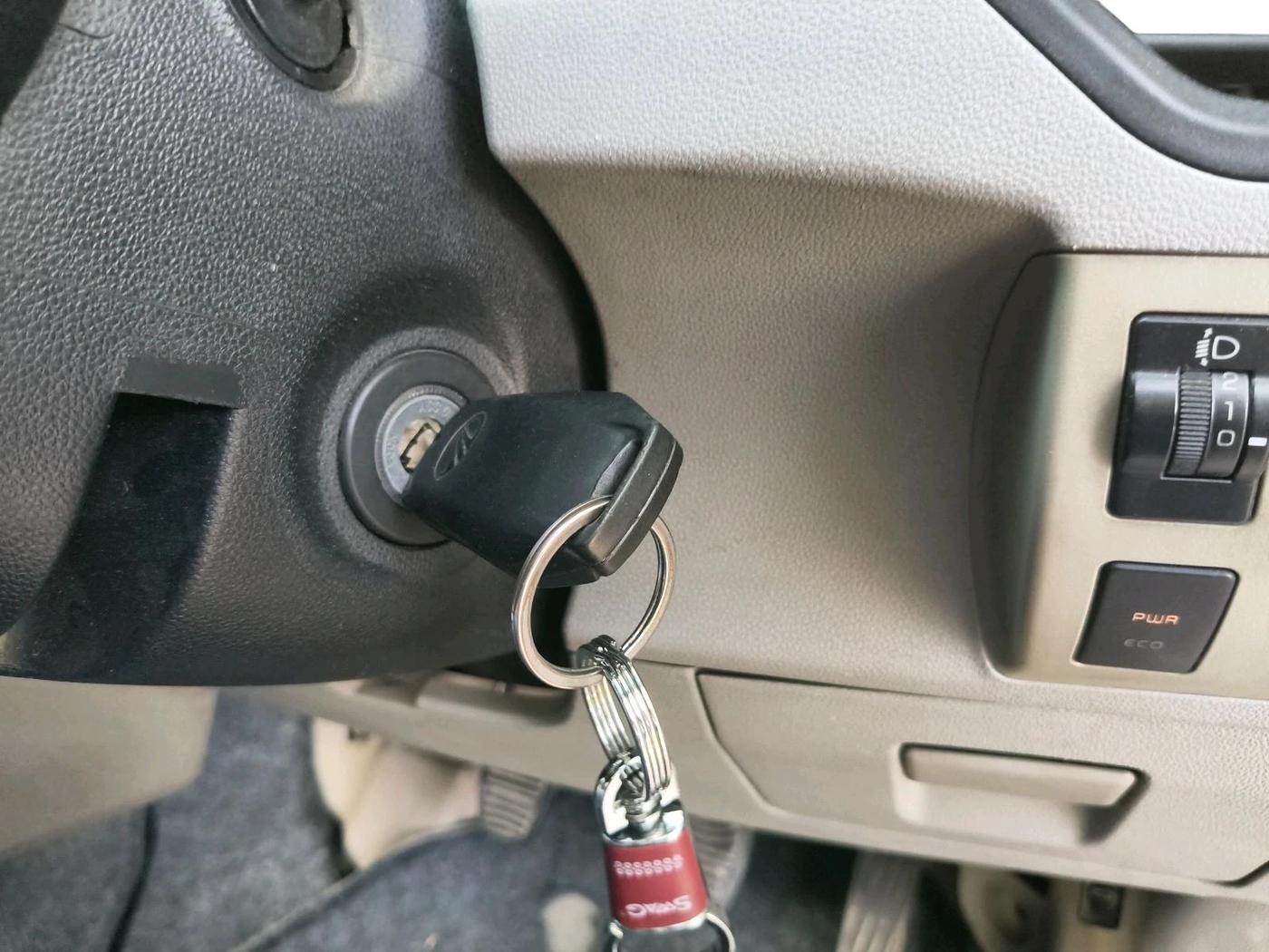 2016 Mahindra Kuv100 K6 PLUS D 6 STR, Diesel, Manual, 96,573 km, interior
