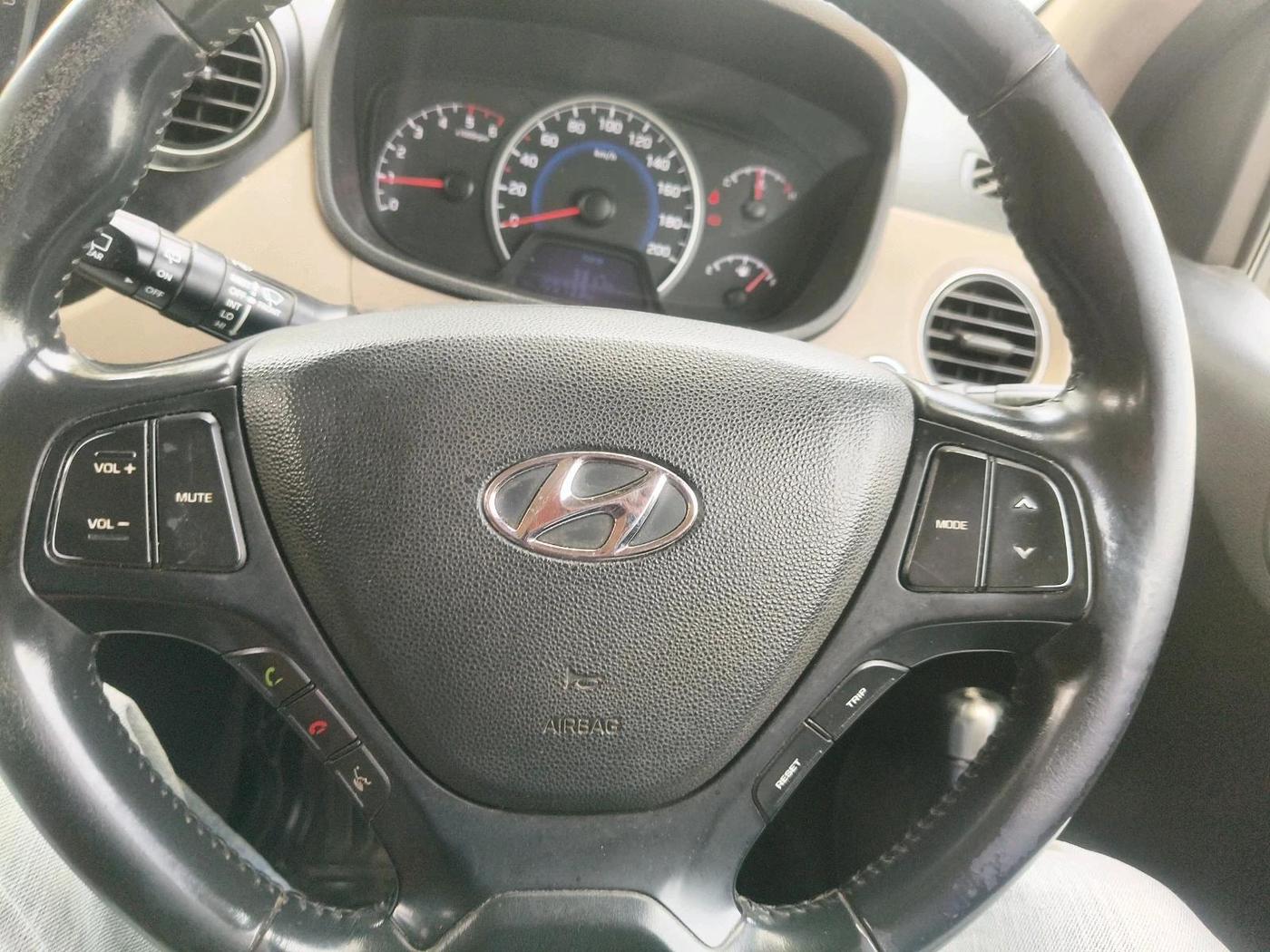 2017 Hyundai Grand i10 ASTA U2 1.2 CRDI, Diesel, Manual, 1,65,733 km, interior