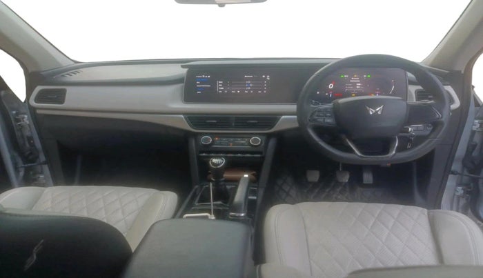 2022 Mahindra XUV700 AX3 D MT 5 STR, Diesel, Manual, 1,42,267 km, interior