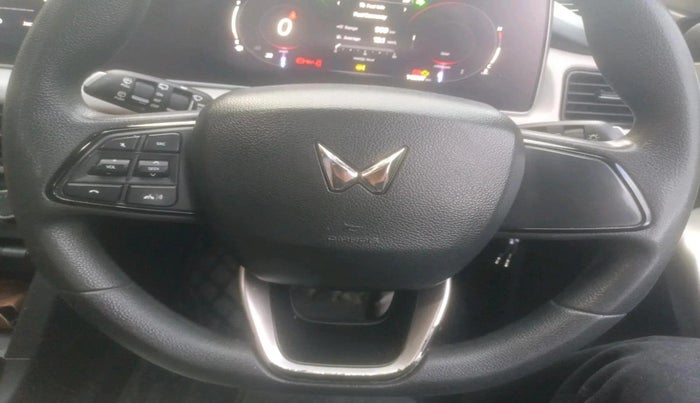 2022 Mahindra XUV700 AX3 D MT 5 STR, Diesel, Manual, 1,42,267 km, interior