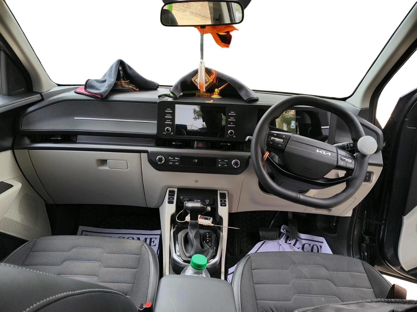 2025 KIA Carens Clavis HTK Plus 1.5 Diesel AT, Diesel, Automatic, 8,210 km, interior