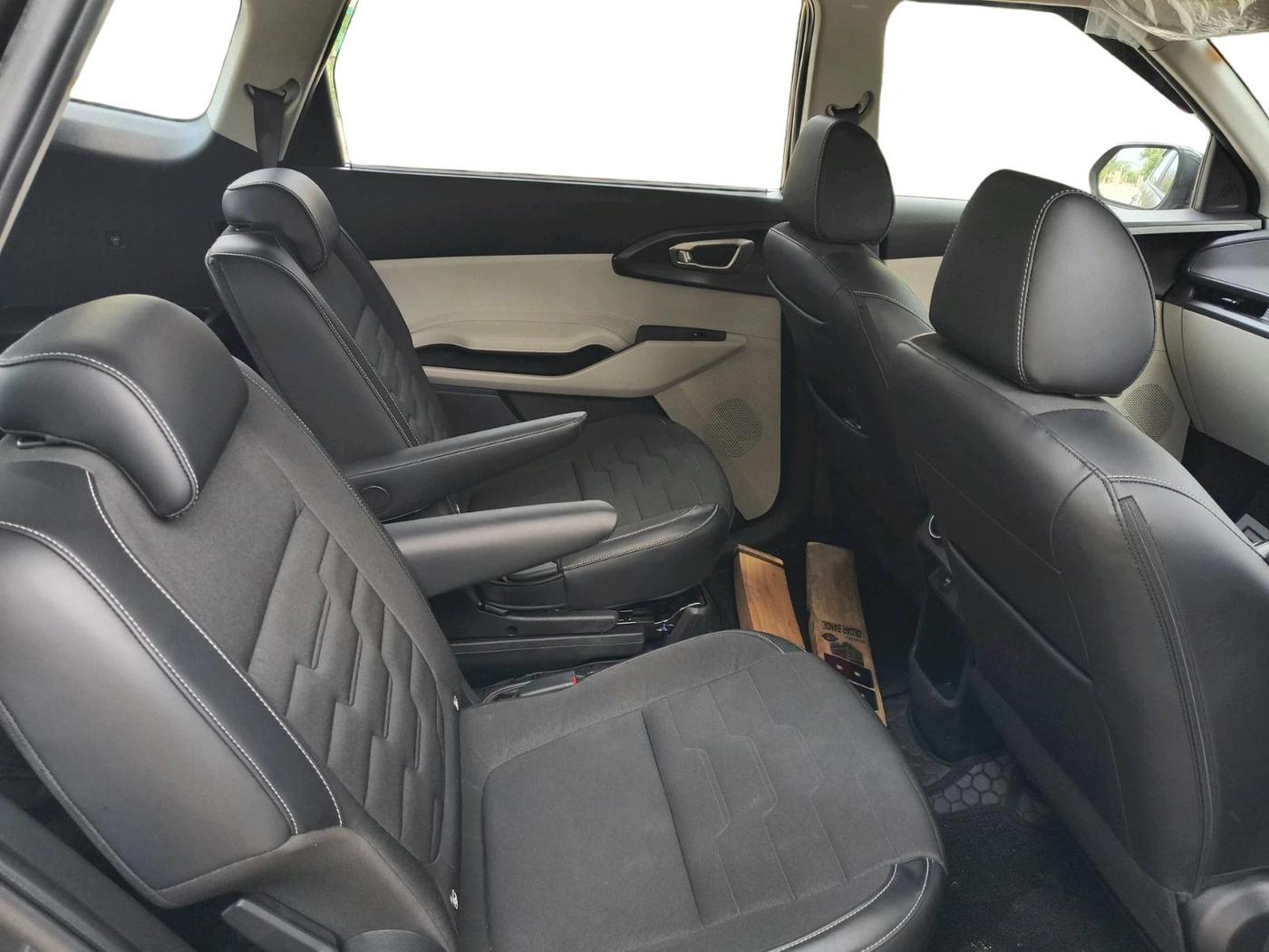 2025 KIA Carens Clavis HTK Plus 1.5 Diesel AT, Diesel, Automatic, 8,210 km, interior
