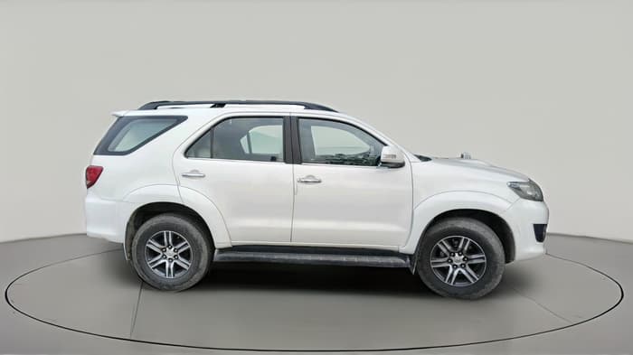 2012 Toyota Fortuner 3.0 4X2 AT, Diesel, Automatic, 2,15,961 km, exterior