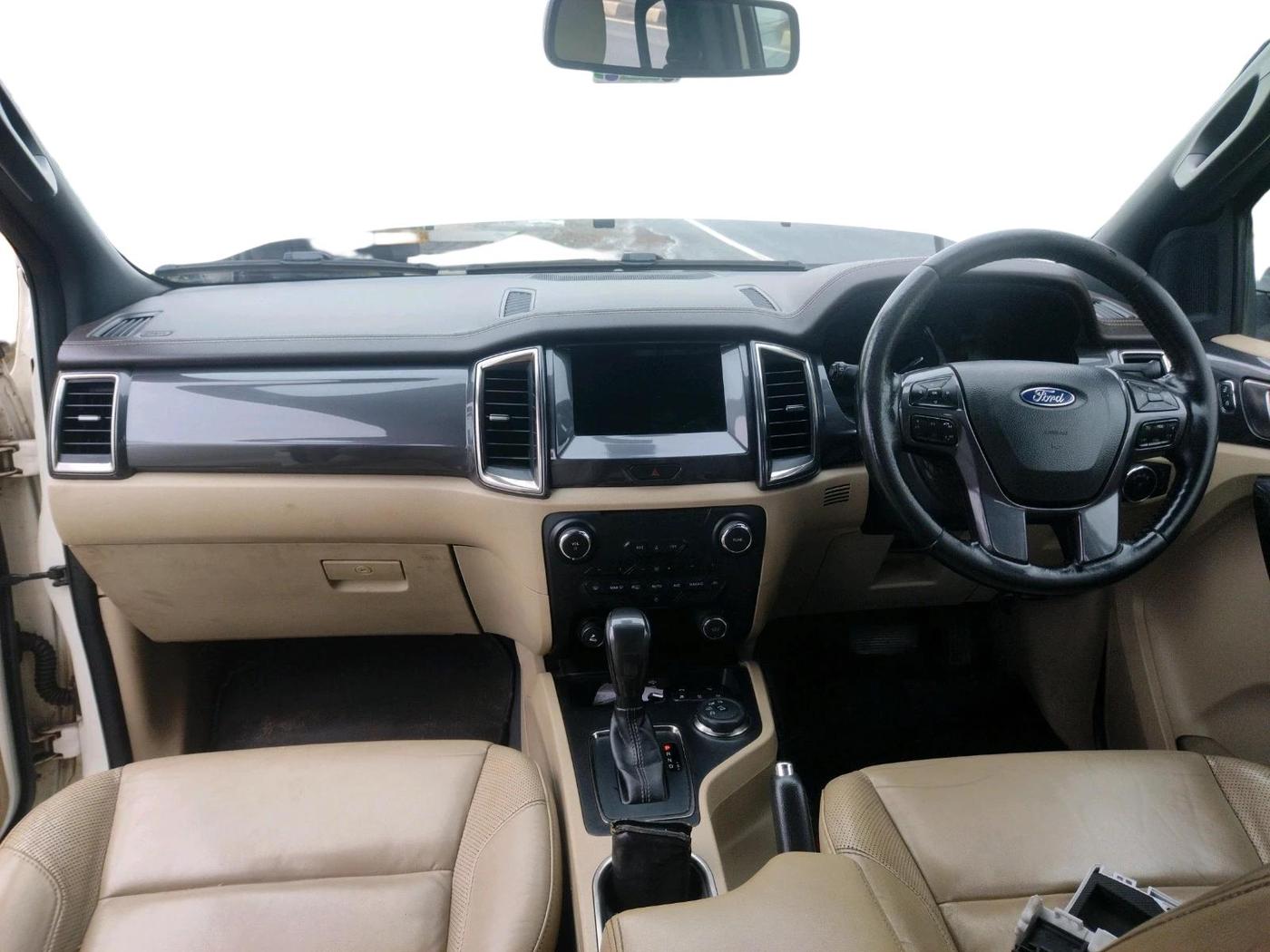 2017 Ford Endeavour TITANIUM 3.2 4X4 AT, Diesel, Automatic, 2,20,650 km, interior
