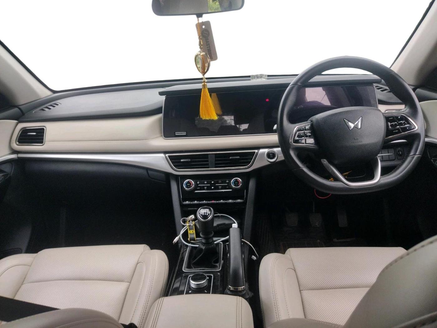 2025 Mahindra XUV700 AX 7 D MT 7 STR, Diesel, Manual, 30,788 km, interior