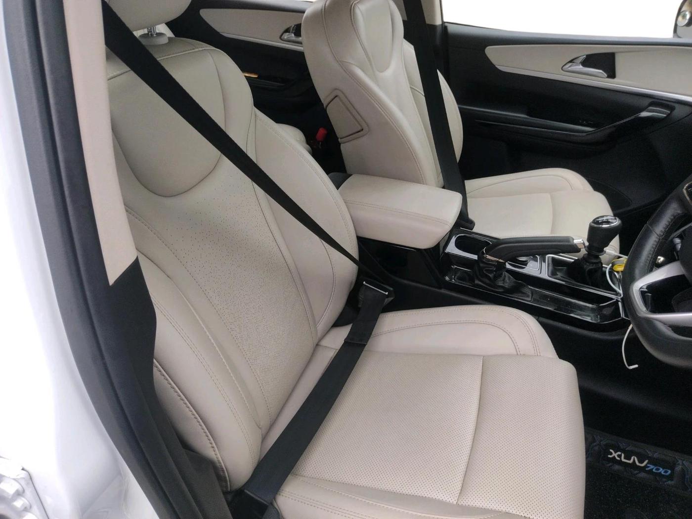 2025 Mahindra XUV700 AX 7 D MT 7 STR, Diesel, Manual, 30,788 km, interior