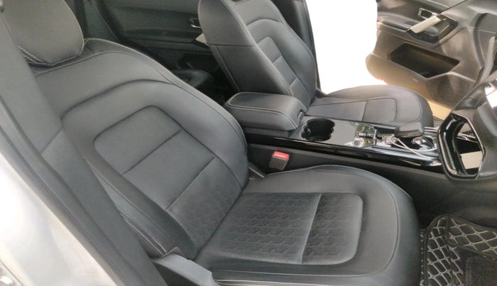 2024 Tata Harrier FEARLESS DUAL TONE AT, Diesel, Automatic, 44,537 km, interior