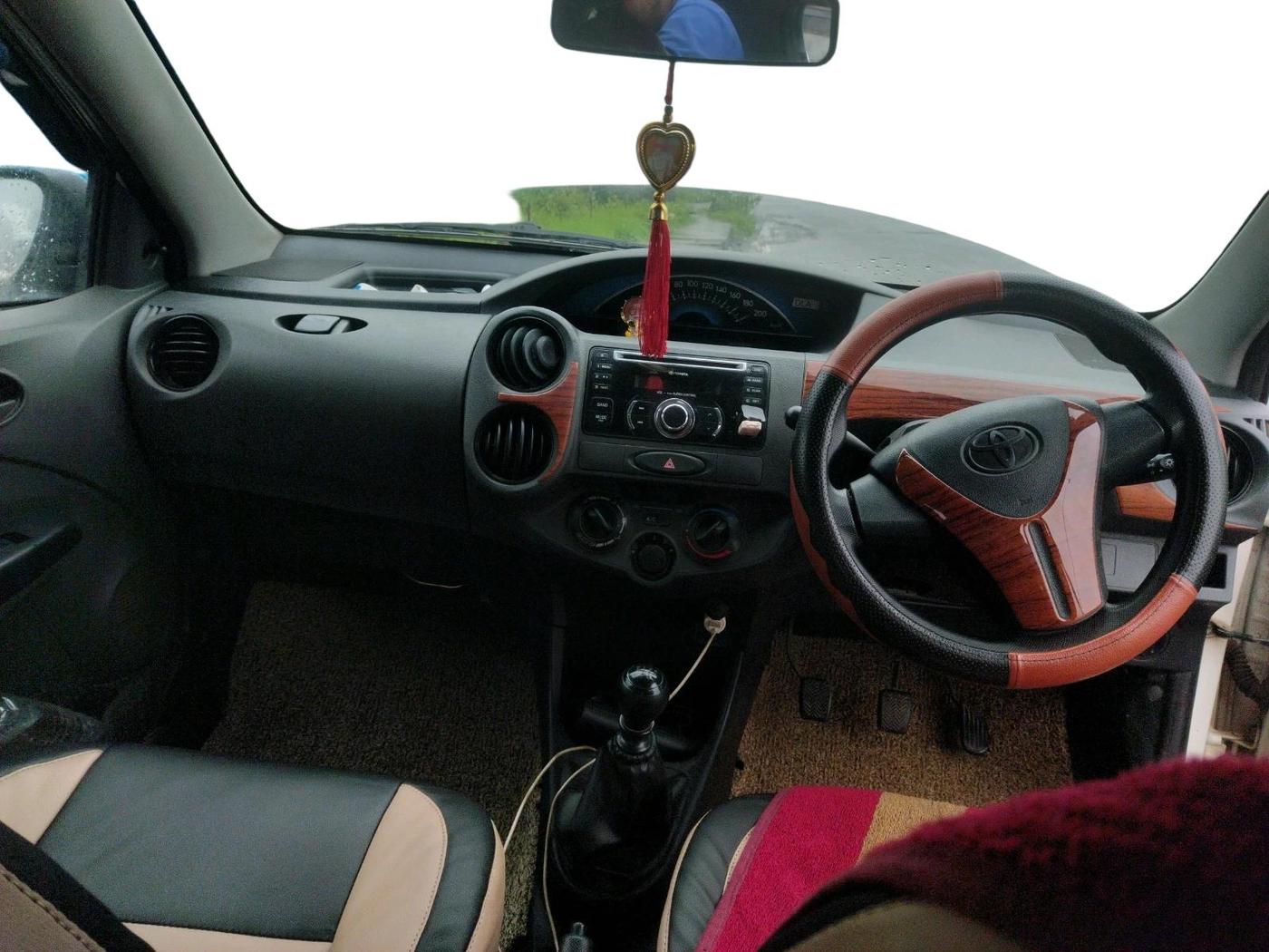 2013 Toyota Etios Liva GD, Diesel, Manual, 68,030 km, interior