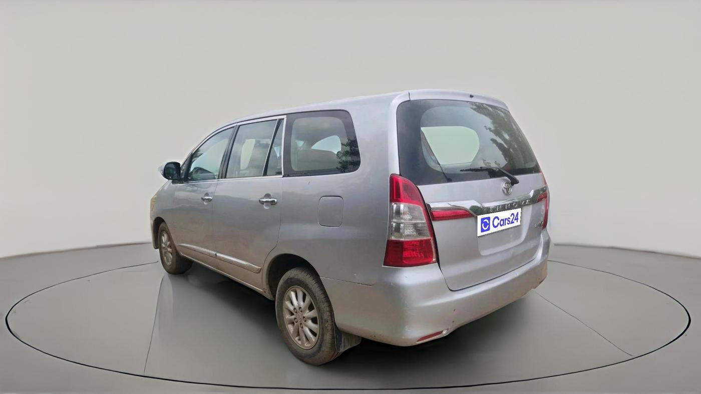 2014 Toyota Innova 2.5 VX 8 STR, Diesel, Manual, 1,93,997 km, exterior