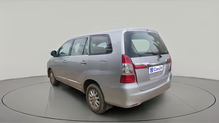 2014 Toyota Innova 2.5 VX 8 STR, Diesel, Manual, 1,93,997 km, exterior