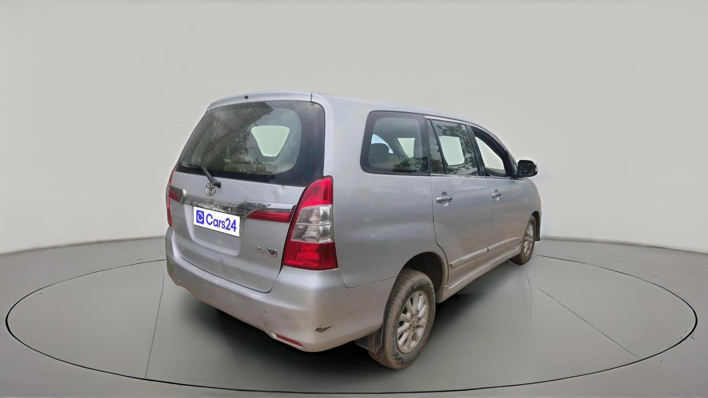 2014 Toyota Innova 2.5 VX 8 STR, Diesel, Manual, 1,93,997 km, exterior