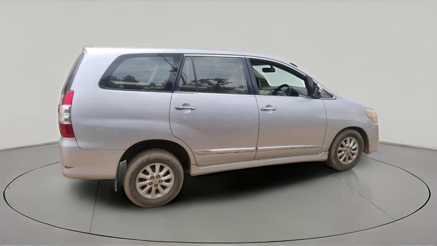 2014 Toyota Innova 2.5 VX 8 STR, Diesel, Manual, 1,93,997 km, exterior
