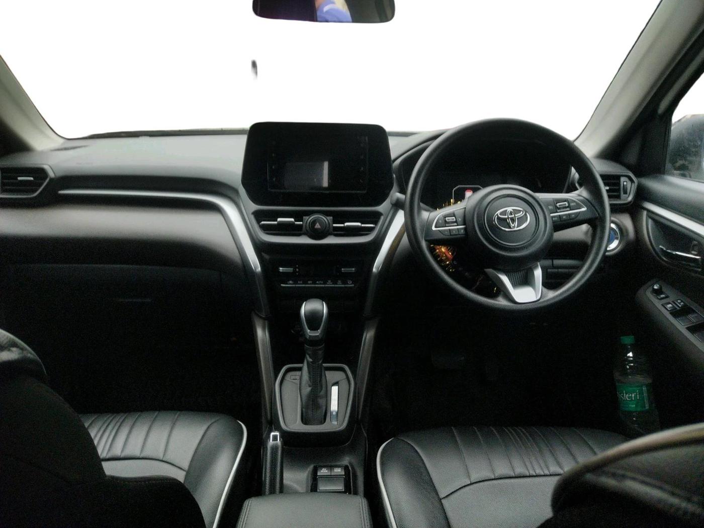 2024 Toyota URBAN CRUISER HYRYDER S HYBRID, Hybrid, Automatic, 25,837 km, interior