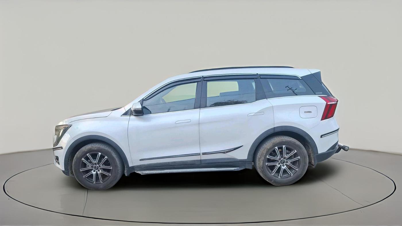 2022 Mahindra XUV700 AX 7 P MT 7 STR, Petrol, Manual, 42,681 km, exterior