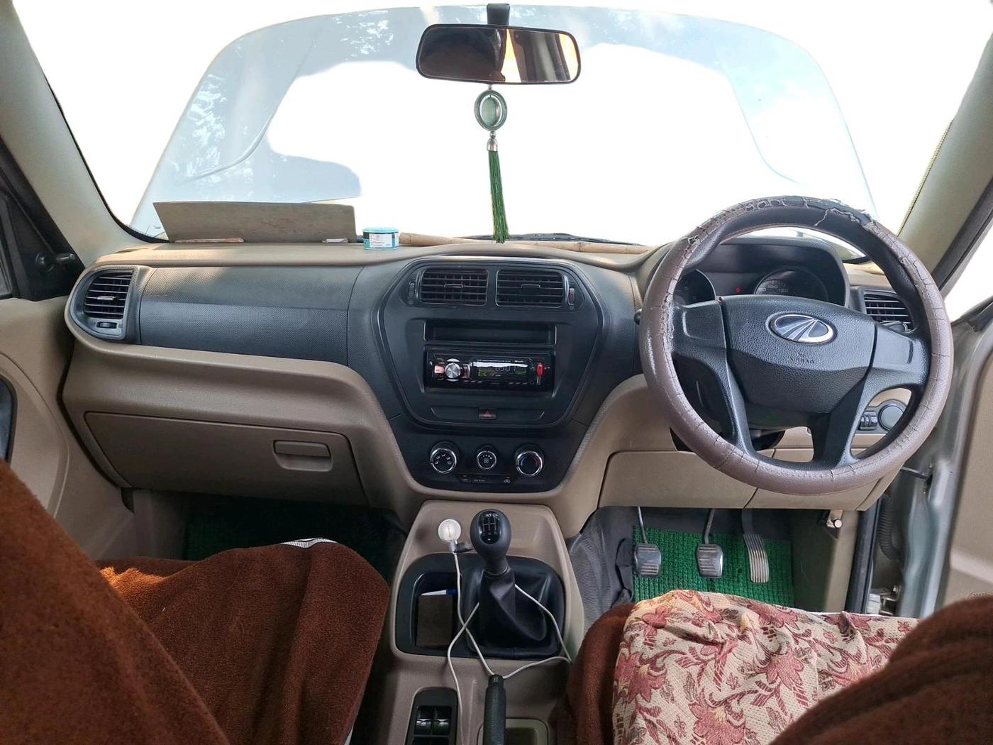2015 Mahindra TUV300 T4 PLUS, Diesel, Manual, 1,56,507 km, interior
