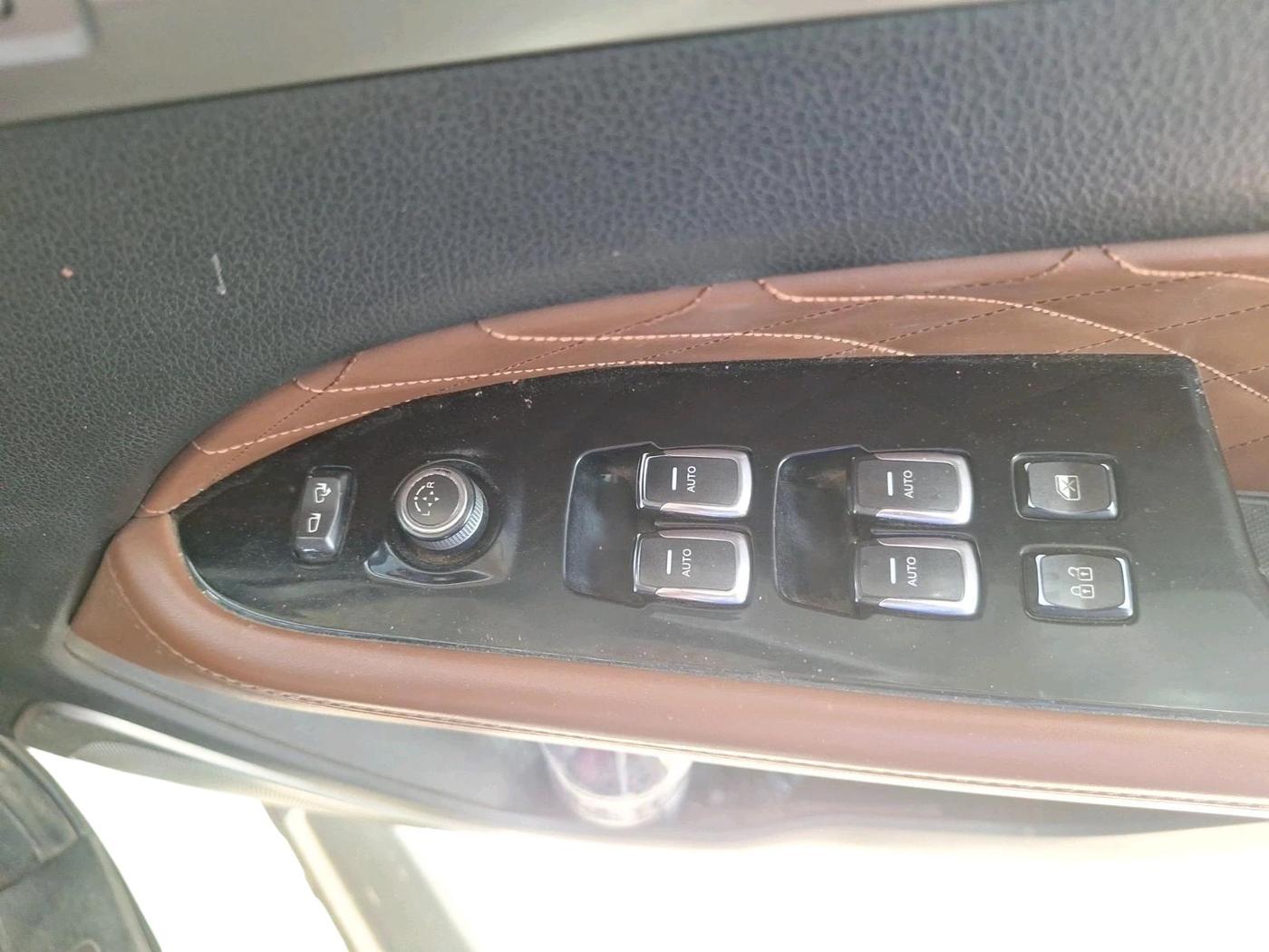 2019 Mahindra ALTURAS G4 4WD AT, Diesel, Automatic, 93,577 km, interior