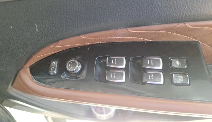 2019 Mahindra ALTURAS G4 4WD AT, Diesel, Automatic, 93,577 km, interior