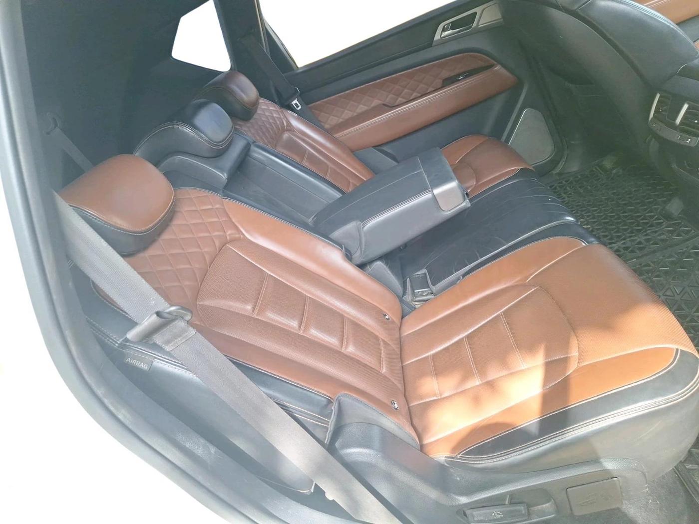 2019 Mahindra ALTURAS G4 4WD AT, Diesel, Automatic, 93,577 km, interior