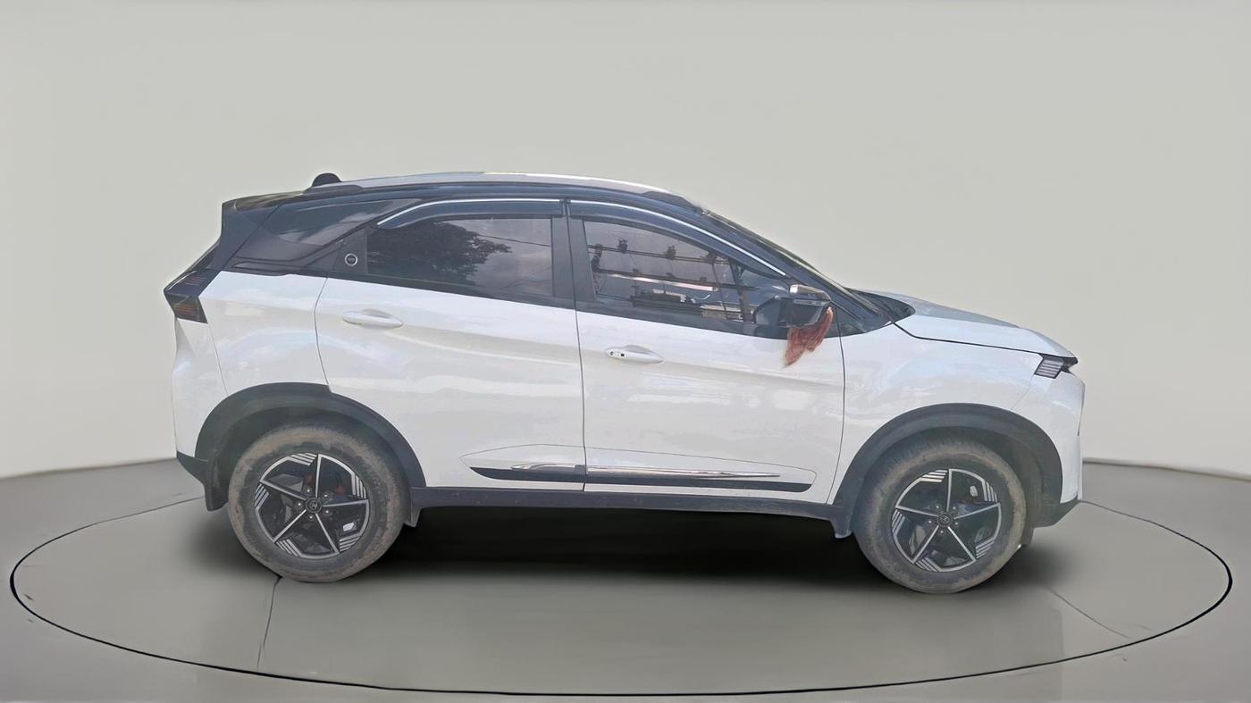 2024 Tata NEXON FEARLESS + SUNROOF DCA DUAL TONE 1.2 PETROL, Petrol, Automatic, 43,285 km, exterior