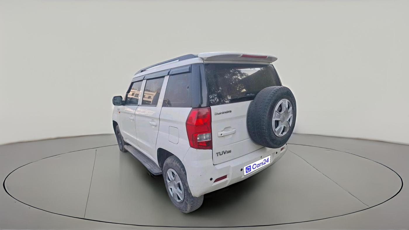 2015 Mahindra TUV300 T6, Diesel, Manual, 1,39,020 km, exterior