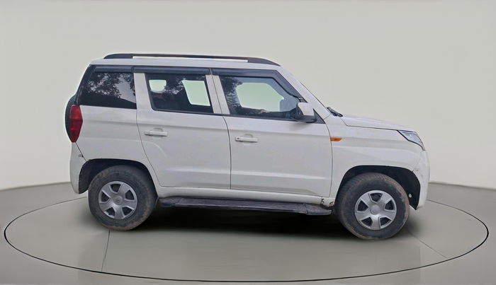 2015 Mahindra TUV300 T6, Diesel, Manual, 1,39,020 km, exterior