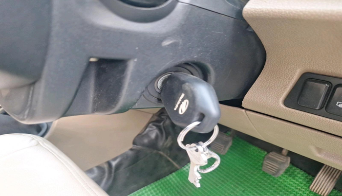 2015 Mahindra TUV300 T6, Diesel, Manual, 1,39,020 km, interior
