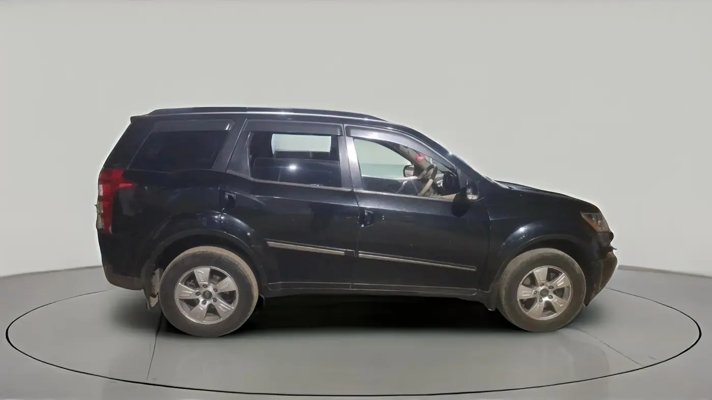 2015 Mahindra XUV500 W8, Diesel, Manual, 1,28,000 km, exterior