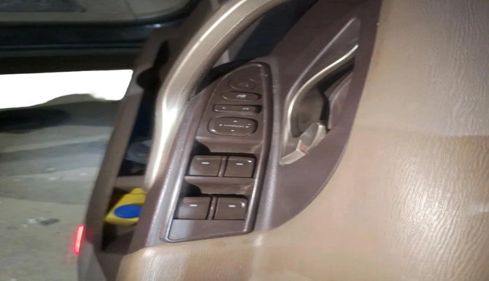 2015 Mahindra XUV500 W8, Diesel, Manual, 1,28,000 km, interior