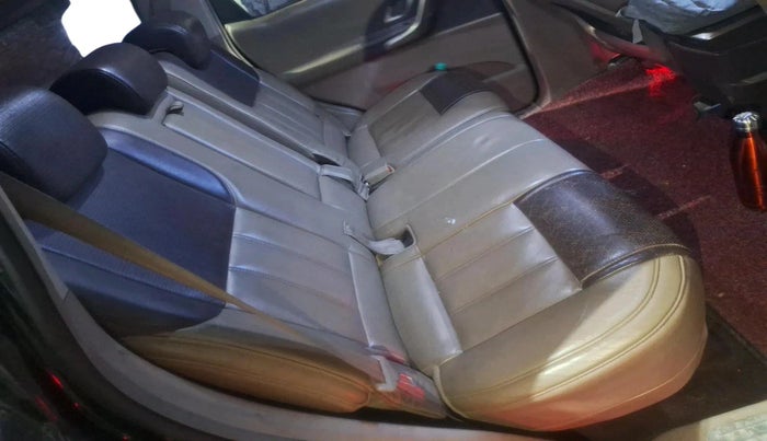 2015 Mahindra XUV500 W8, Diesel, Manual, 1,28,000 km, interior