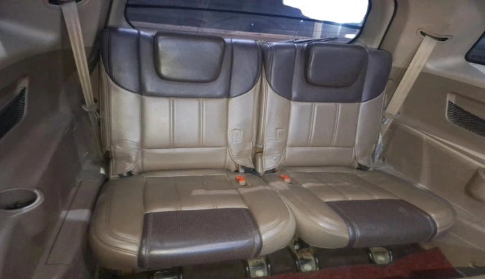 2015 Mahindra XUV500 W8, Diesel, Manual, 1,28,000 km, interior