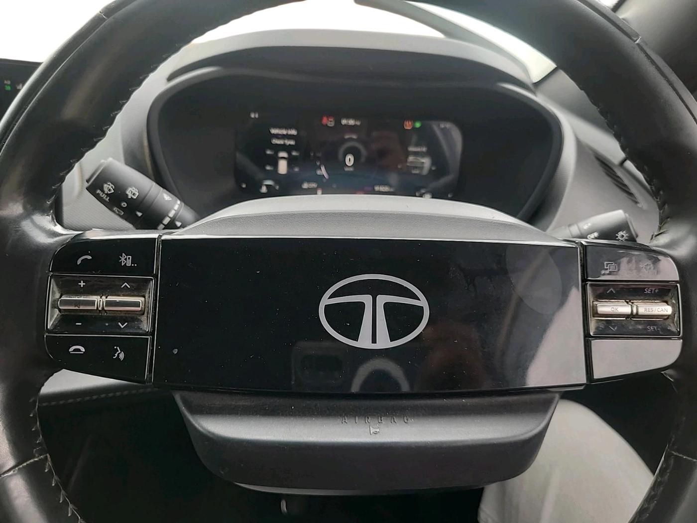 2023 Tata NEXON FEARLESS + SUNROOF DUAL TONE 1.5 DIESEL, Diesel, Manual, 91,820 km, interior