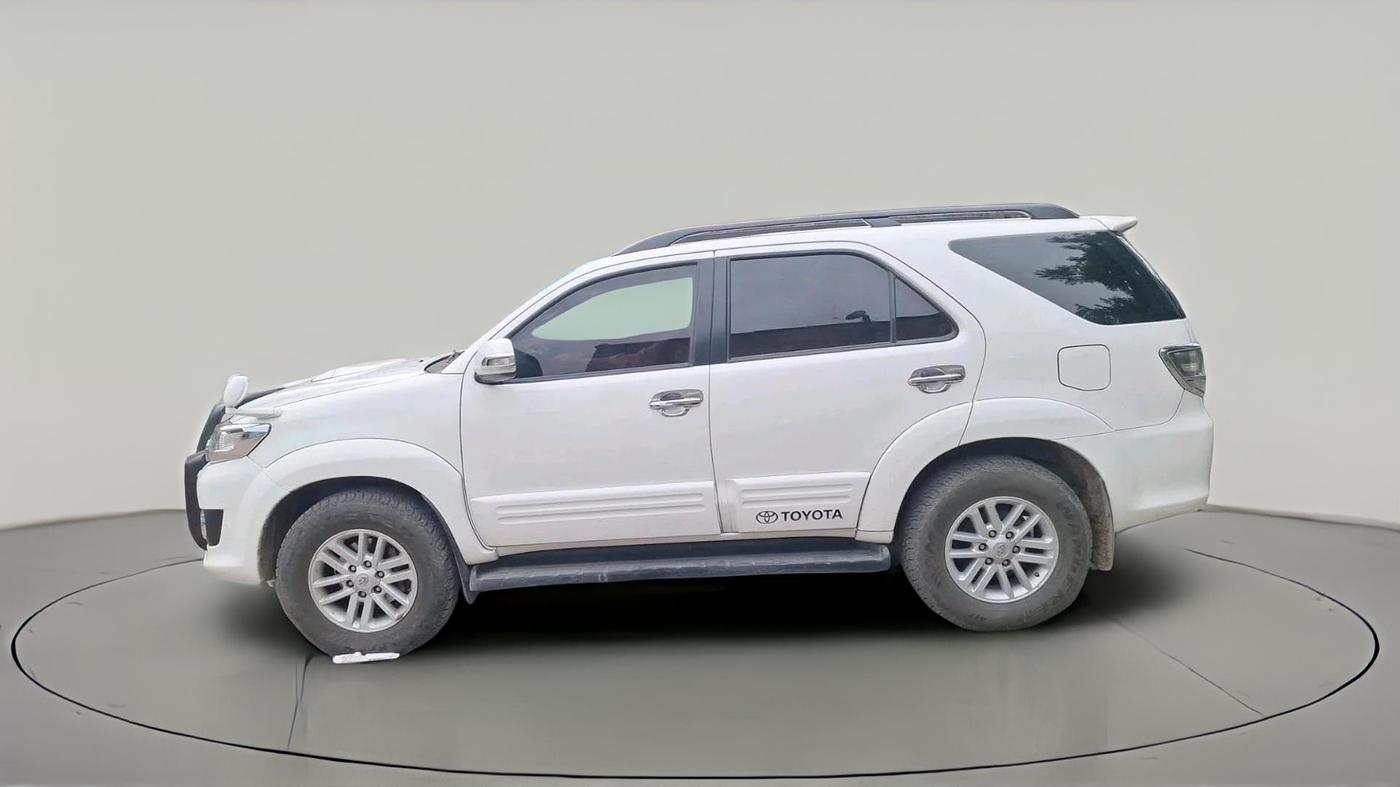 2014 Toyota Fortuner 3.0 4X4 MT, Diesel, Manual, 85,497 km, exterior