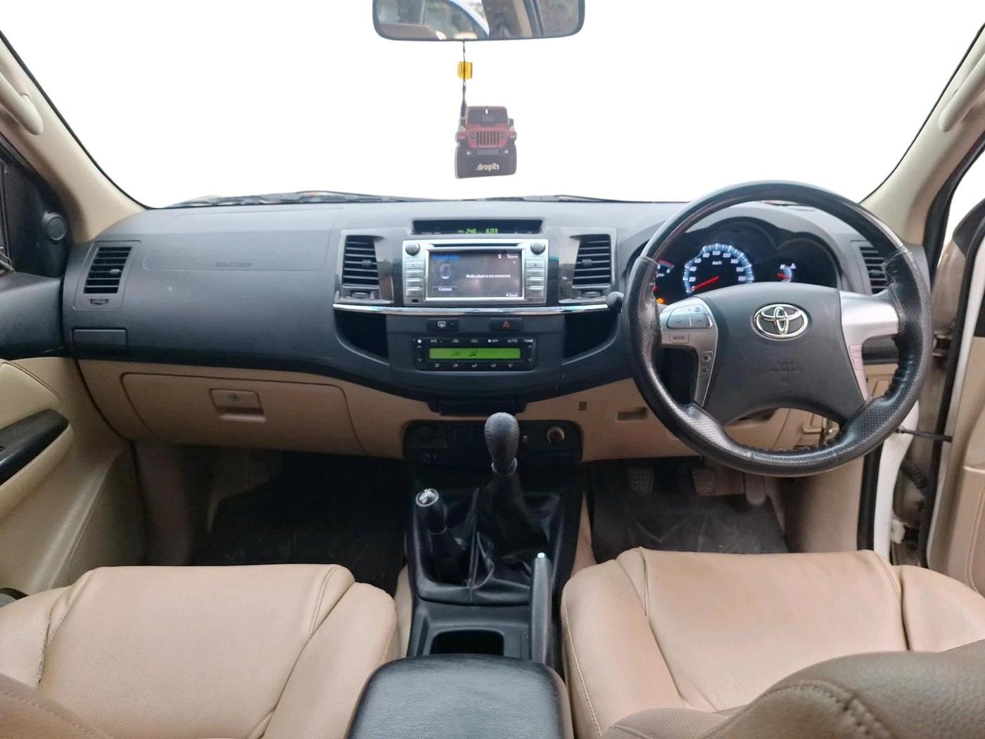 2014 Toyota Fortuner 3.0 4X4 MT, Diesel, Manual, 85,497 km, interior
