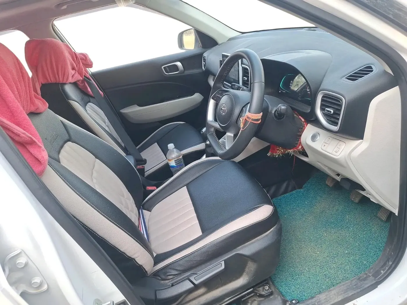 2025 Hyundai VENUE SX Executive 1.2 Petrol MT, Petrol, Manual, 3,920 km, interior