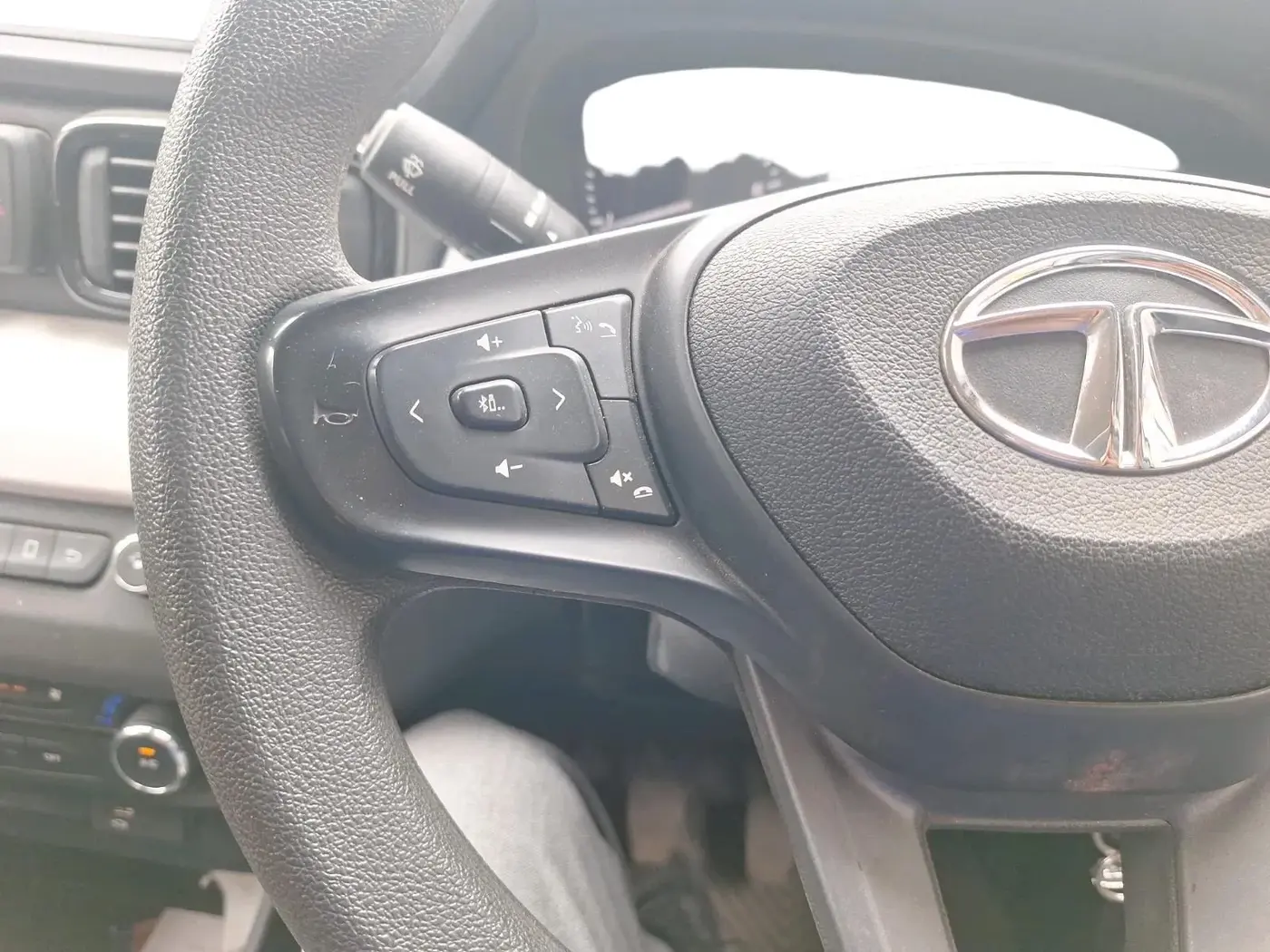 2023 Tata PUNCH PURE MT, Petrol, Manual, 6,283 km, interior