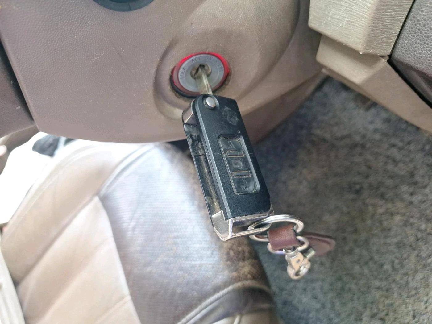 2012 Mahindra XUV500 W8, Diesel, Manual, 2,30,590 km, interior