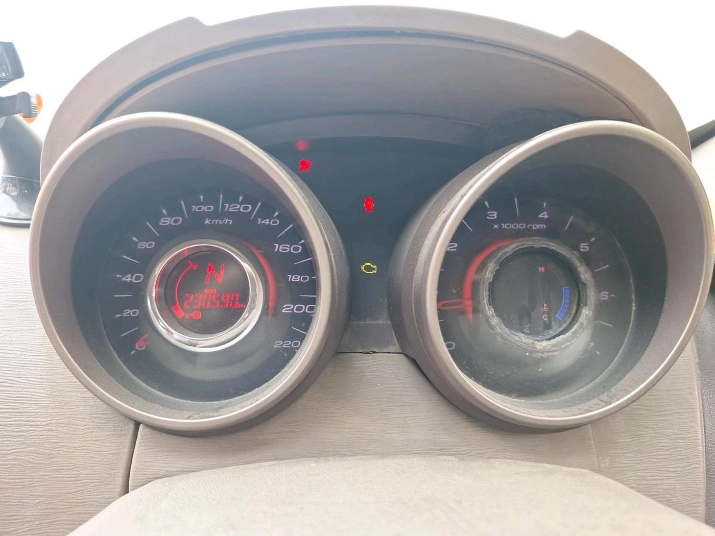 2012 Mahindra XUV500 W8, Diesel, Manual, 2,30,590 km, interior