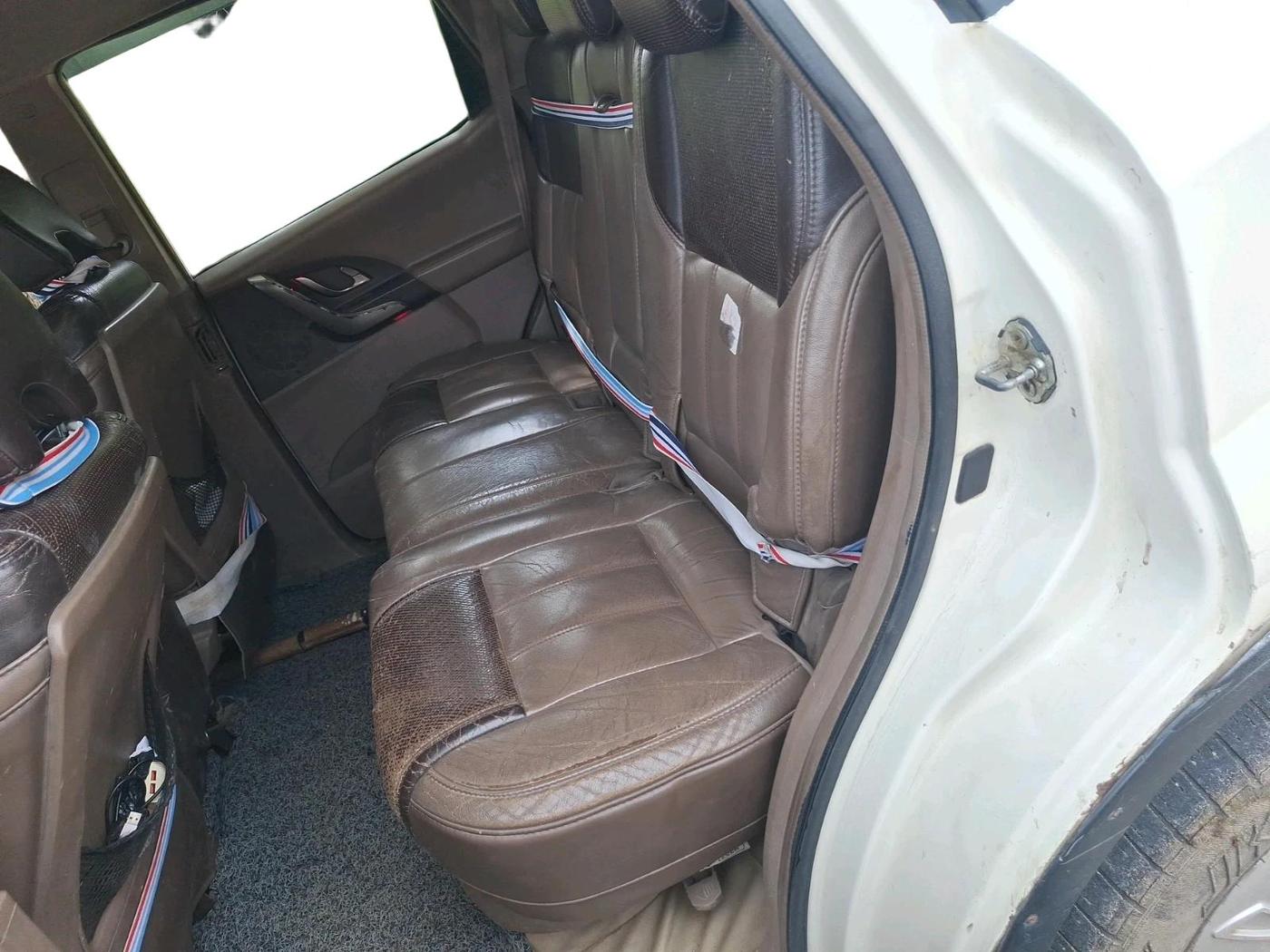 2012 Mahindra XUV500 W8, Diesel, Manual, 2,30,590 km, interior