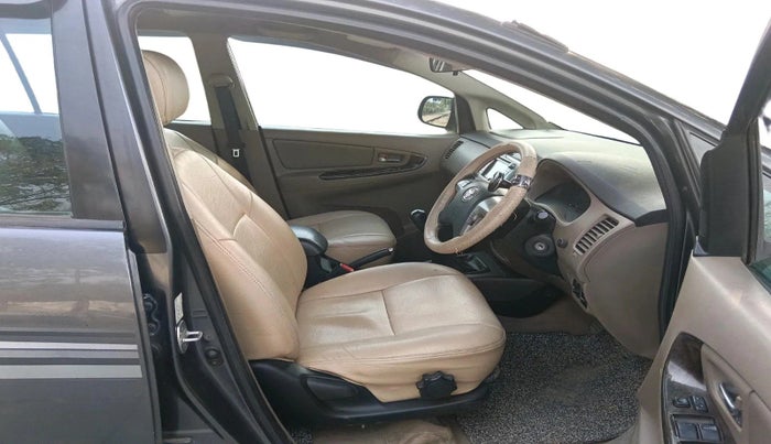 2015 Toyota Innova 2.5 ZX 7 STR, Diesel, Manual, 1,74,919 km, interior