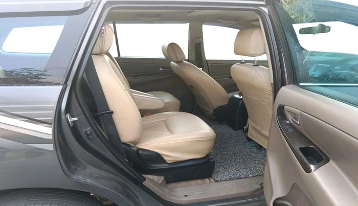 2015 Toyota Innova 2.5 ZX 7 STR, Diesel, Manual, 1,74,919 km, interior