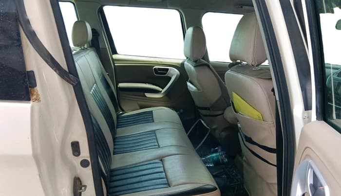 2017 Mahindra TUV300 T8, Diesel, Manual, 3,15,782 km, interior